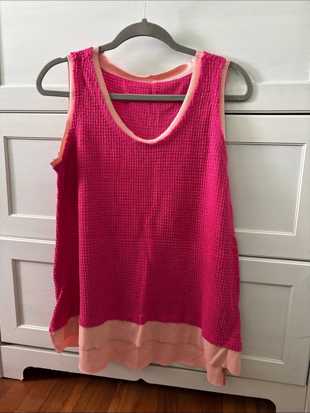 Two-Tone Sleeveless Waffle Knit Tank Top - Hot Pink & Light Pink
